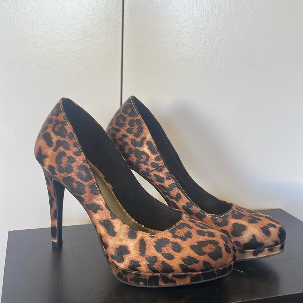 Fiona satin animal print heels. Sexy.  Costume.  Leopard. Worn once.